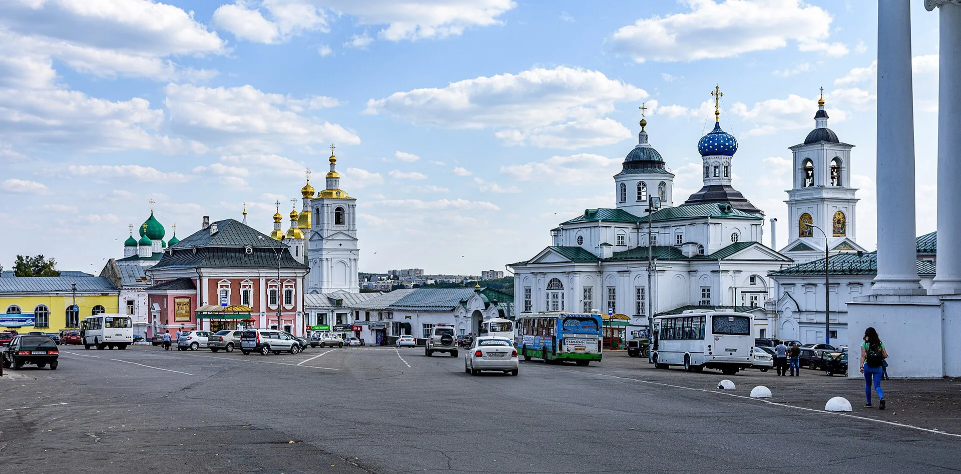 Соборная площадь Арзамаса: магистрат, колокольни и Никольский монастырь